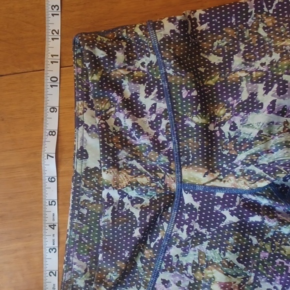 Lululemon leggings. Unsure of size, see measurements. Beautiful print!! - Picture 9 of 11